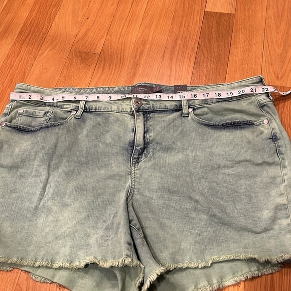 NWT torrid women’s acid jade jean shorts size 22. - Picture 5 of 10
